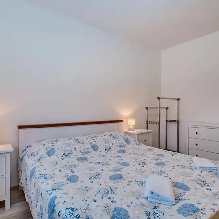 Suzana - Comfortable Family With Terracce, Wifi, Air Conditioning, Parking & Close To Lejlighed