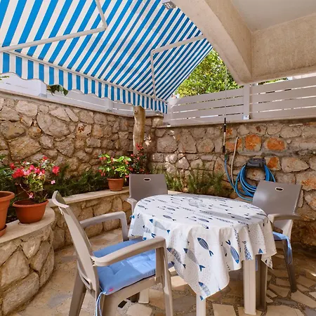Suzana - Comfortable Family With Terracce, Wifi, Air Conditioning, Parking & Close To